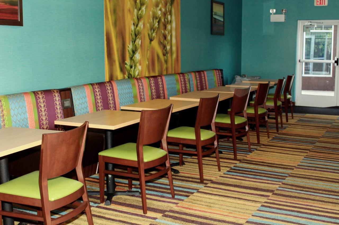 Fairfield Inn & Suites By Marriott Фэрмонт Экстерьер фото