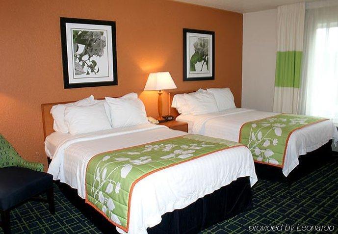 Fairfield Inn & Suites By Marriott Фэрмонт Номер фото