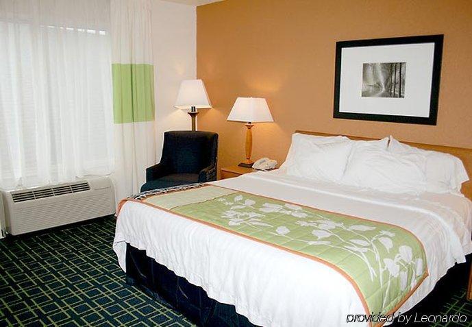 Fairfield Inn & Suites By Marriott Фэрмонт Номер фото