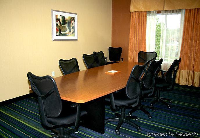 Fairfield Inn & Suites By Marriott Фэрмонт Бизнес фото