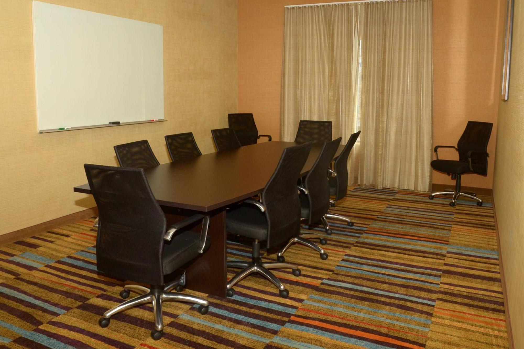 Fairfield Inn & Suites By Marriott Фэрмонт Экстерьер фото