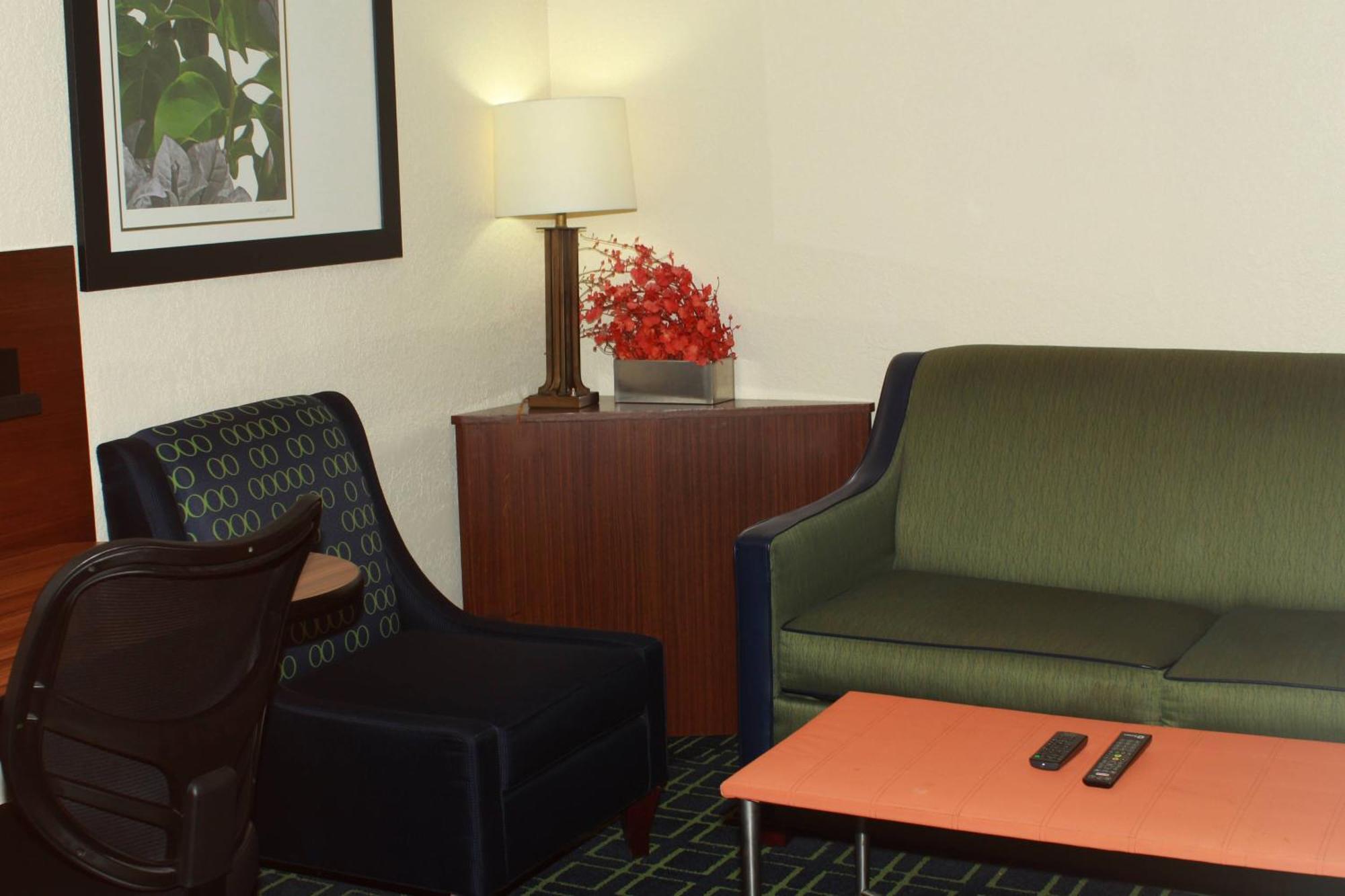Fairfield Inn & Suites By Marriott Фэрмонт Экстерьер фото