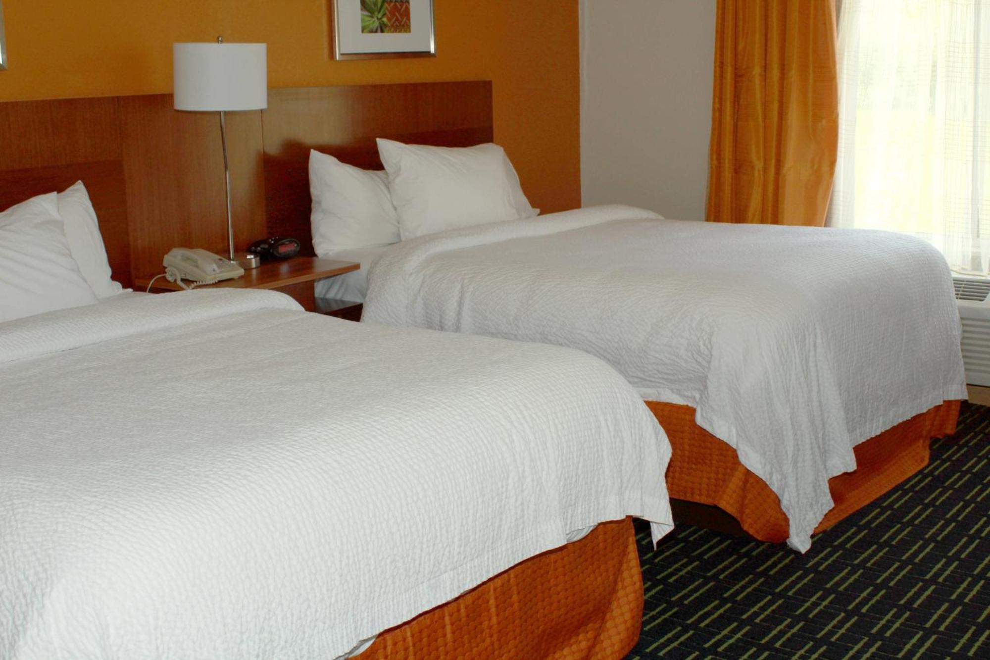 Fairfield Inn & Suites By Marriott Фэрмонт Экстерьер фото