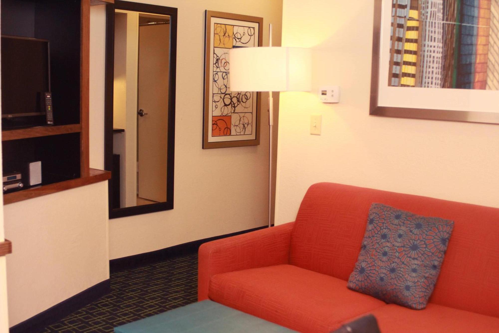 Fairfield Inn & Suites By Marriott Фэрмонт Экстерьер фото