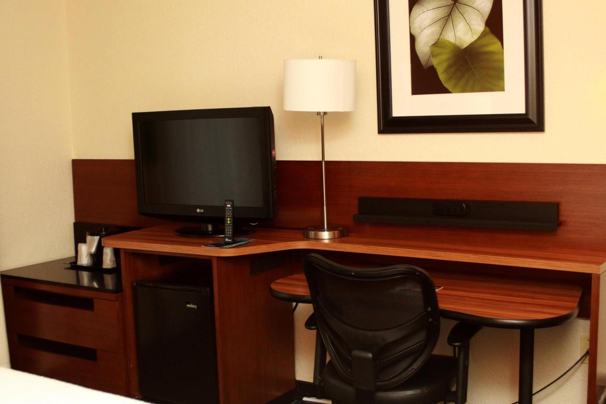 Fairfield Inn & Suites By Marriott Фэрмонт Экстерьер фото