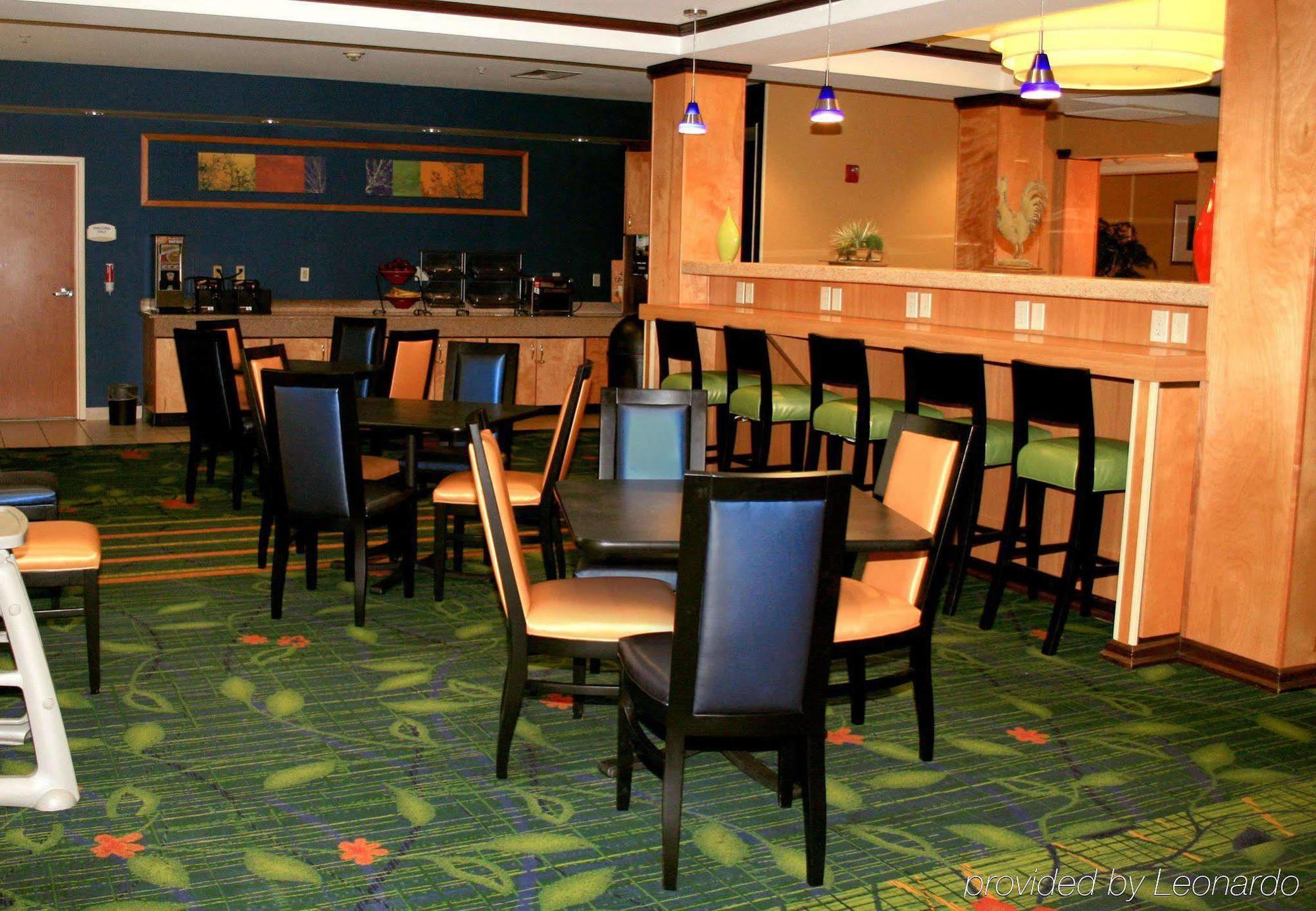 Fairfield Inn & Suites By Marriott Фэрмонт Ресторан фото