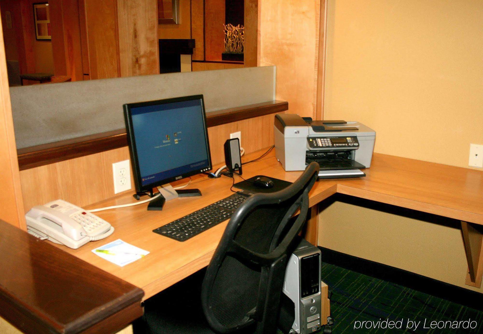 Fairfield Inn & Suites By Marriott Фэрмонт Удобства фото