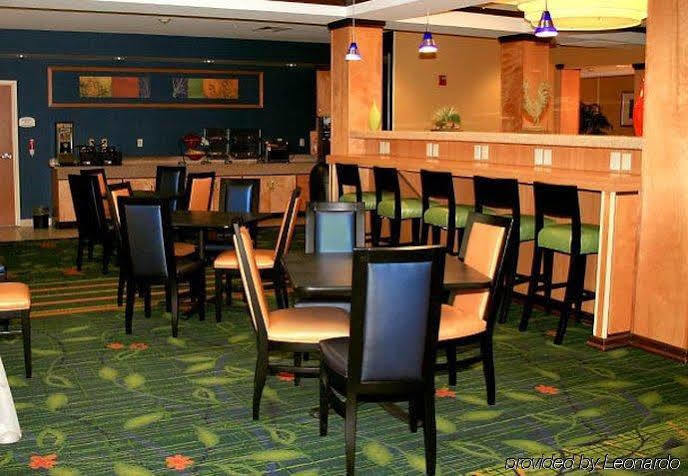 Fairfield Inn & Suites By Marriott Фэрмонт Экстерьер фото
